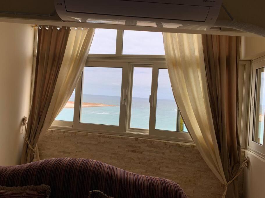 3-bedroom With Stunning Sea-side View Apartment
